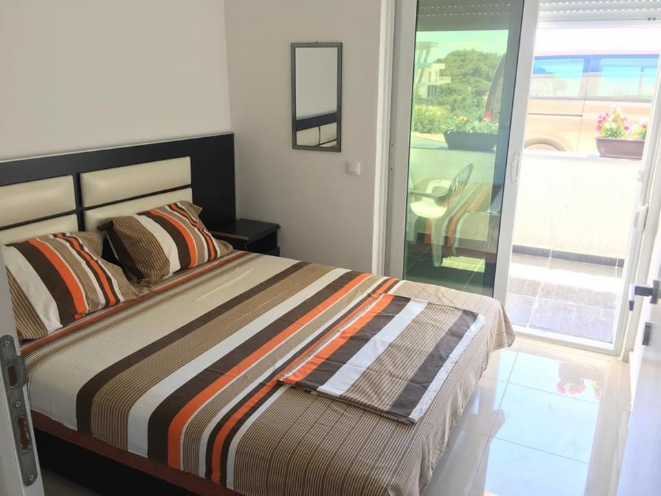 Apartmani Dini Ulcinj Ngoại thất bức ảnh