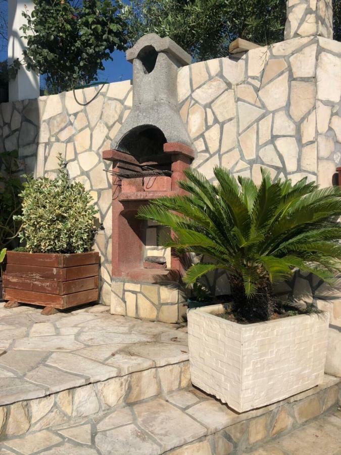 Apartmani Dini Ulcinj Ngoại thất bức ảnh